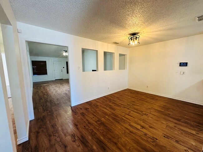 Foto del edificio - 3718 Monclair Ave