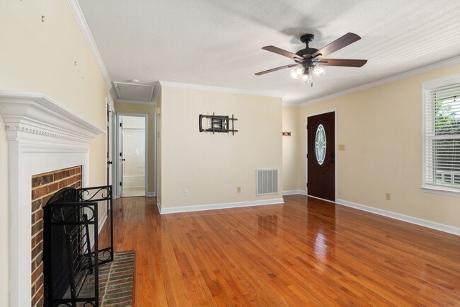 Living room featuring gleaming hardwood floors - 940 Skylar Ct