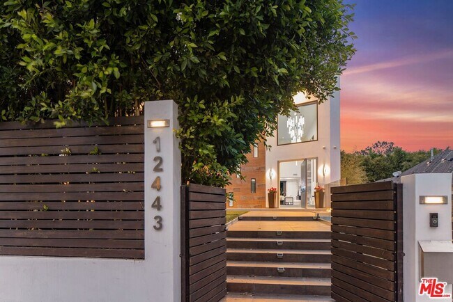 Foto del edificio - 12443 W Sunset Blvd
