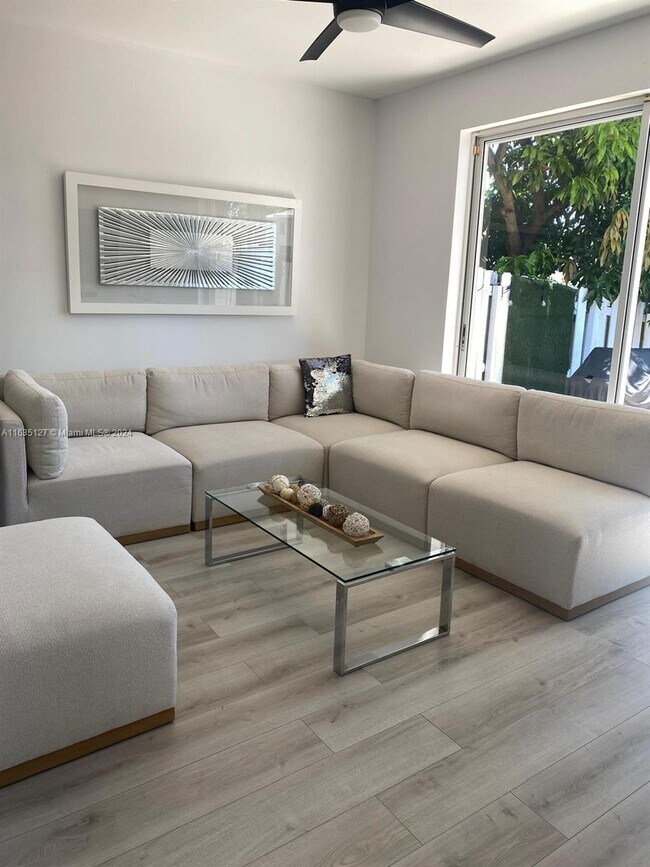 Foto del edificio - 7660 S Southwood Cir