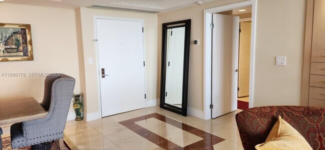 Foto del edificio - 2000 Island Blvd