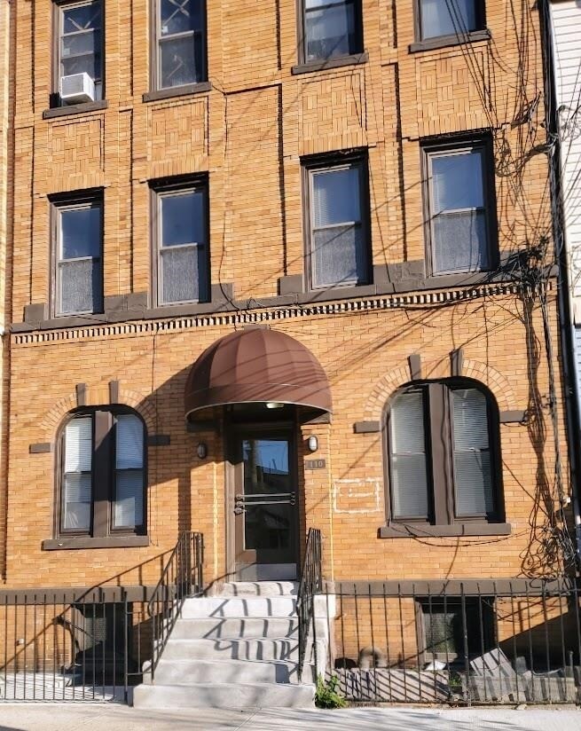 Primary Photo - 110 Lincoln St