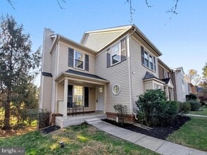 Building Photo - 8500 Hawk Run Terrace