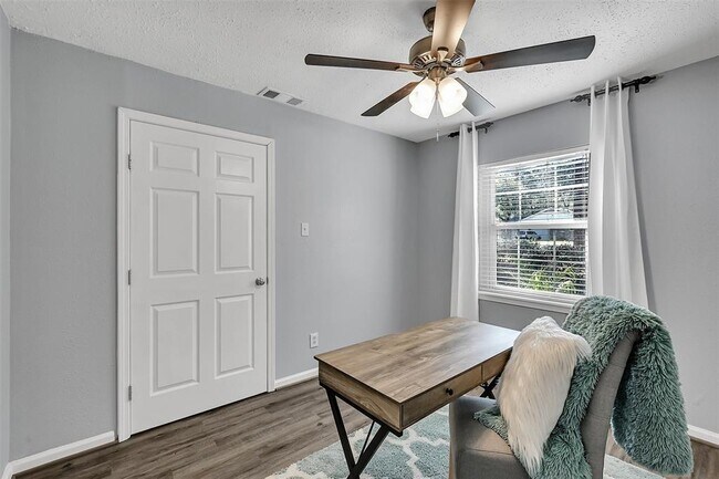 Foto del edificio - 12902 Timberlake Dr