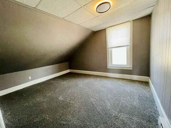 Building Photo - 714 4th St
