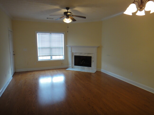 Foto del edificio - MillCreek Townhome Available in June