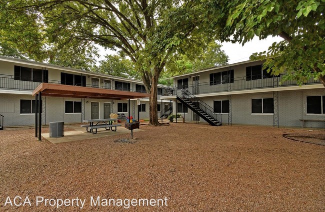 Building Photo - 2 br, 1 bath Apartment - 400 Linda Drive