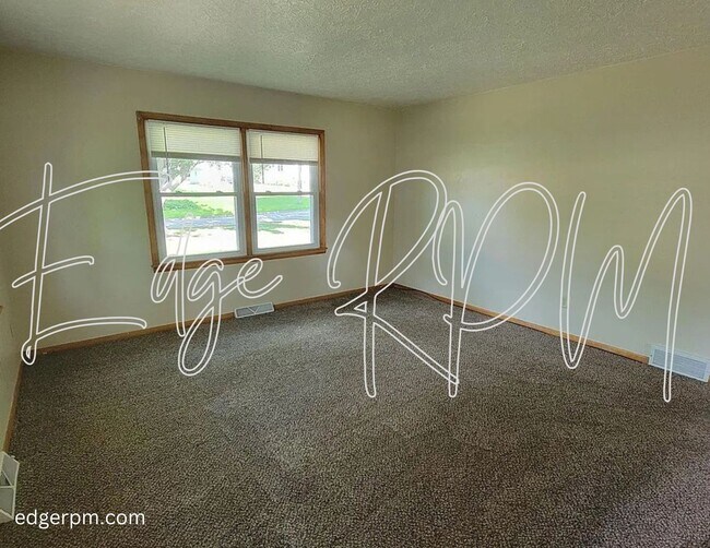 Foto del edificio - Charming 1-Bedroom Duplex!