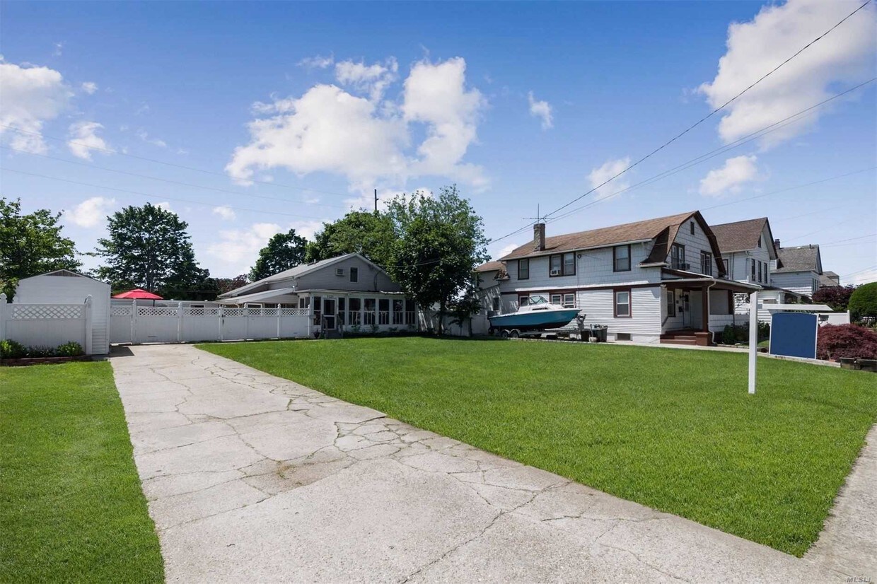 Primary Photo - 1121 Fulton St