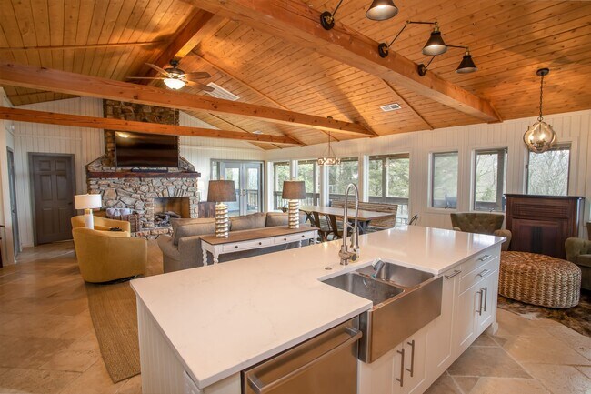 Foto del edificio - 128 Windy Knob Trail