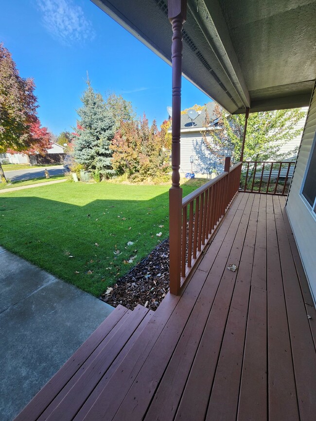 Building Photo - Woodbridge 3BR, 2BTH w/Bonus Room