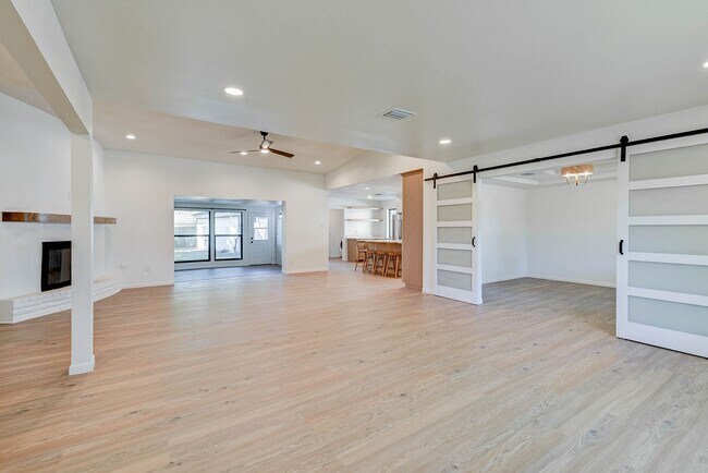 Building Photo - Fully Renovated Stunning Home!