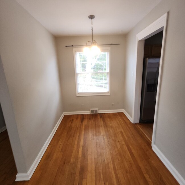 Building Photo - FOR RENT:Cute and Cozy 3 Bedroom, 1 Bath C...