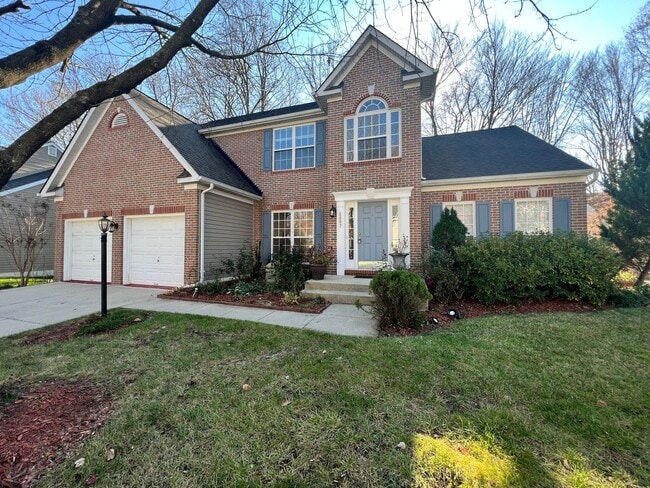 Building Photo - Lavish 4 BR/3.5 BA Single-Family Home in R...