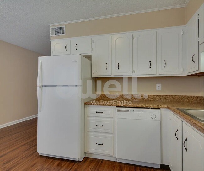 Building Photo - 3508 Woodlake Rd