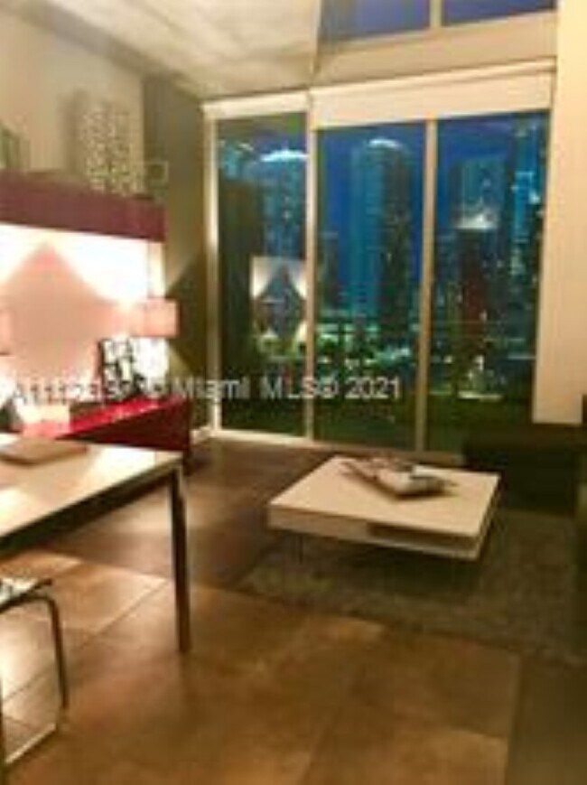 Foto del edificio - 690 SW 1st Ct