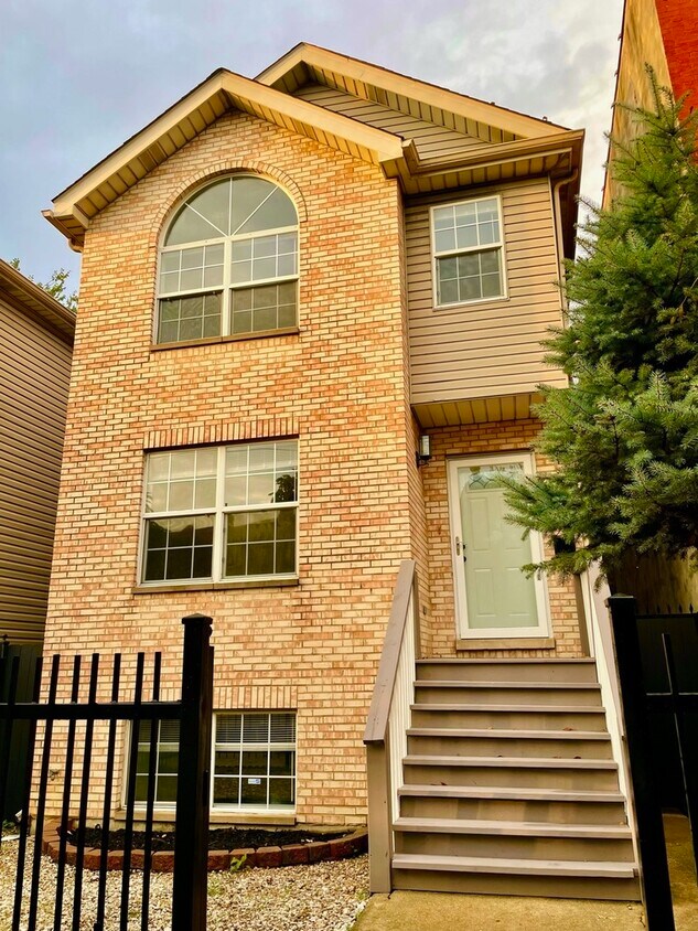 Primary Photo - 2820 W Washington Blvd