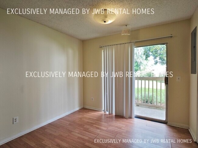 Building Photo - 2300 Twelve Oaks Dr