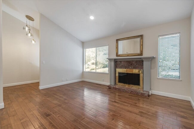 Building Photo - 515 Clearview Dr