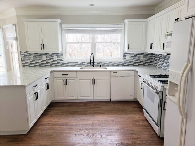 Foto del edificio - Beautiful 4BR Home In Established Neighborhood.