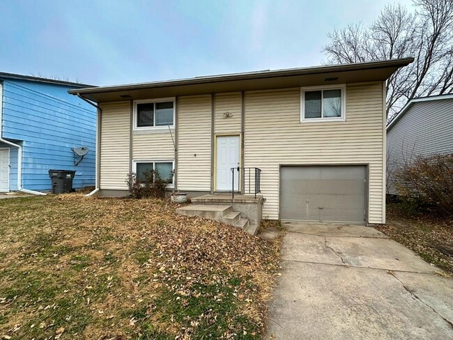 Building Photo - 2130 Essex Rd