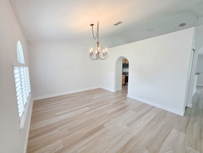 Building Photo - Beautiful 4 Bedroom in Gated Compass Pointe