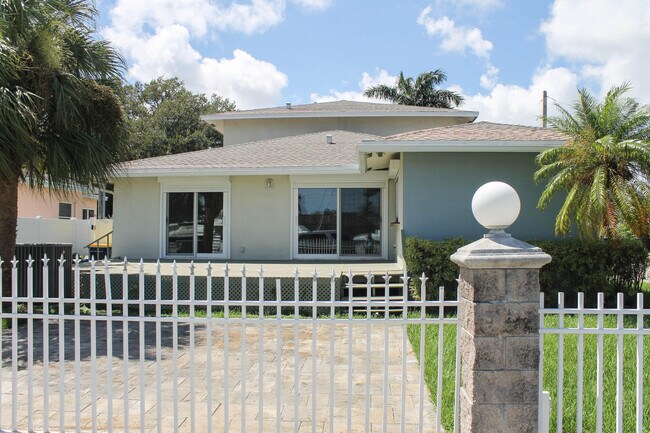 Building Photo - 141 NE 3rd Street 1-2 Dania Beach Fl 33004