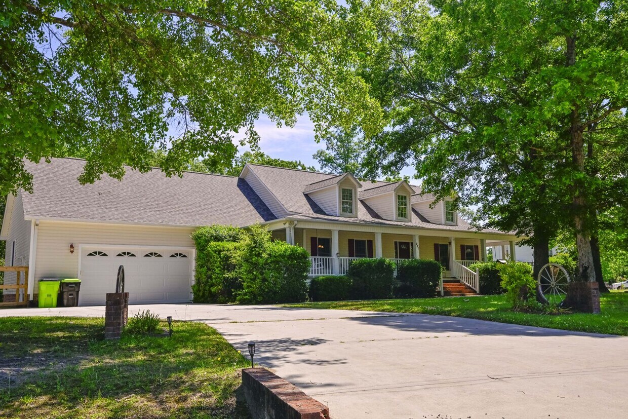 Foto principal - 237 Riverbend Rd