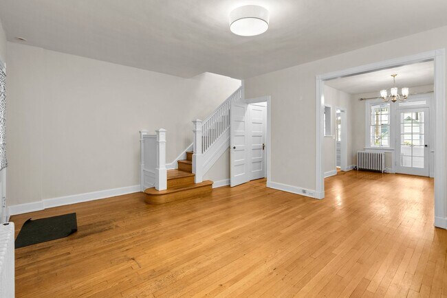 Foto del edificio - 3 Bed 2 Bath - Glover Park Row Home - Fini...