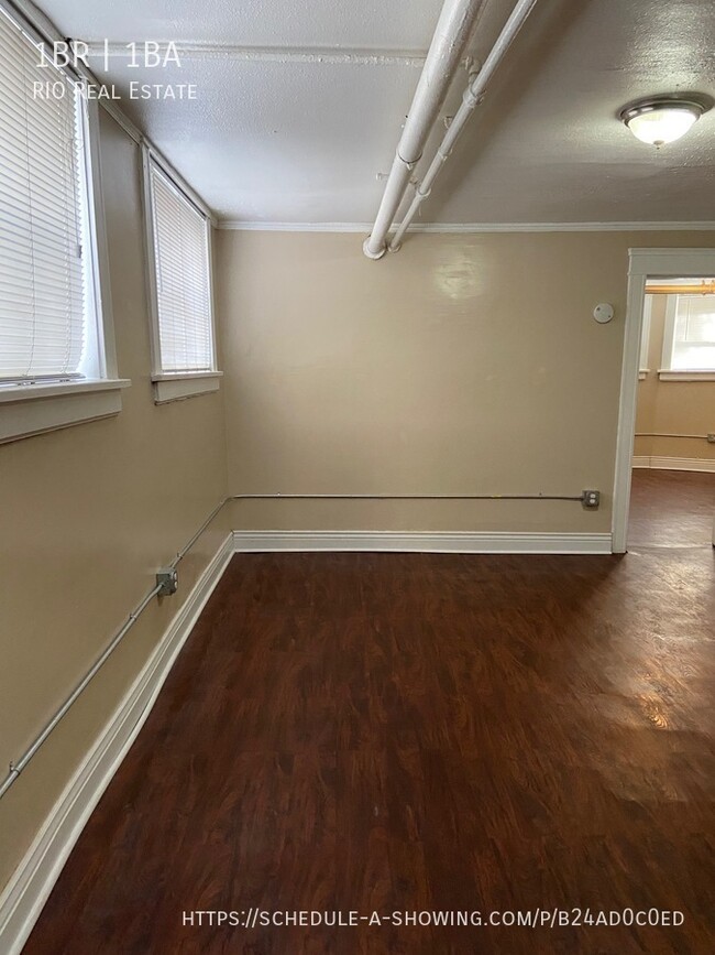 Building Photo - 2530 E 14th-7