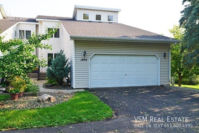Foto del edificio - Gorgeous 3 BD / 4 BA Town-home In White Be...