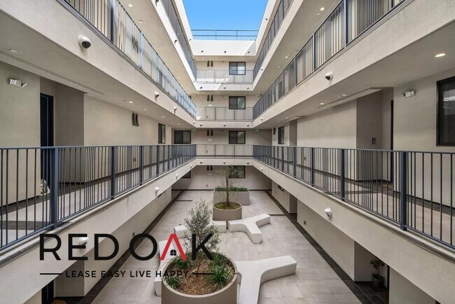 Foto del edificio - Incredible Two Bedroom Featuring Spacious ...