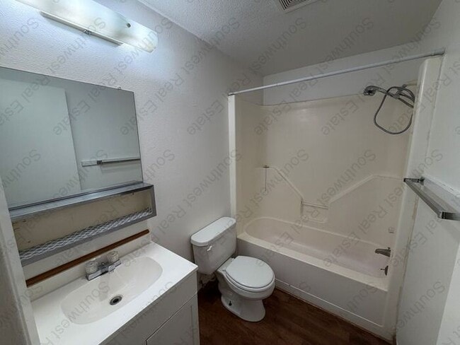 Building Photo - Nice 1 bedroom 1 bathroom apartment all bills paid.