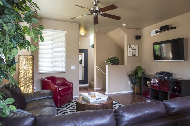 2401 E Rio Salado Pkwy, Tempe, AZ 85281 Townhouse for