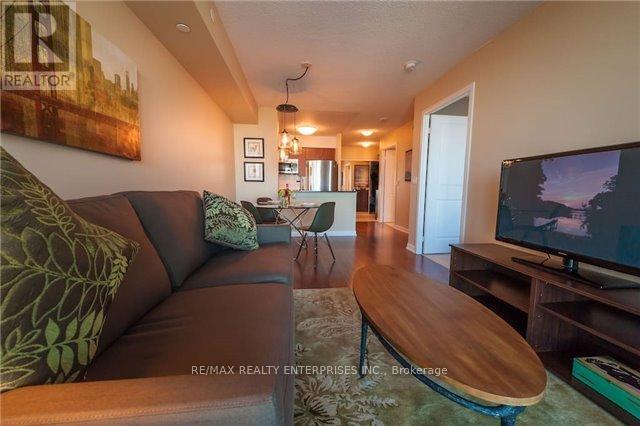 Photo du bâtiment - 215-2215 Sherway Gardens Rd