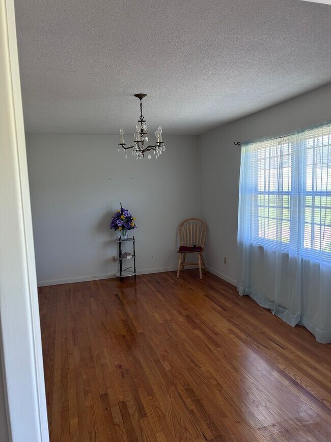 Foto del edificio - 1706 Danenhower Rd