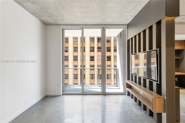 Foto del edificio - 151 SE 1st St