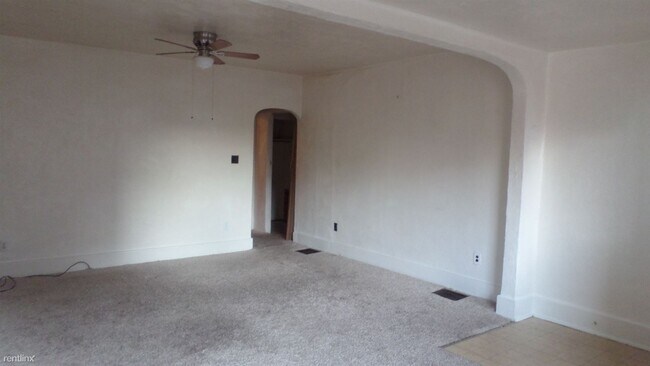 Foto del edificio - 3 br, 1 bath Triplex - 125 North Chestnut ...