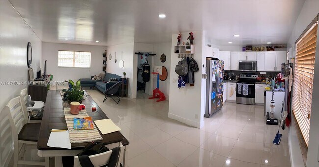 Building Photo - 30 SE 4th Ave