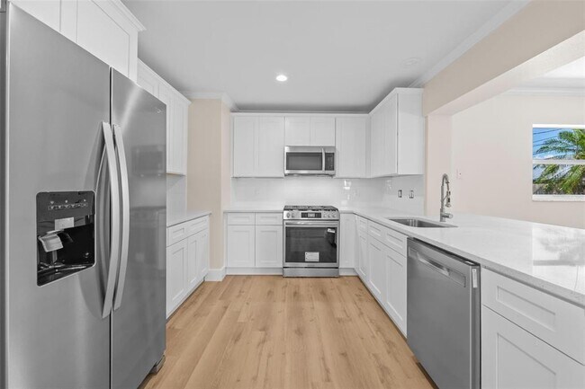 Building Photo - 2026 Bayou Grande Blvd NE