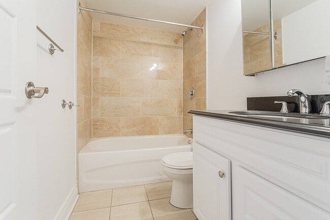 Building Photo - Gestion Forest Hill