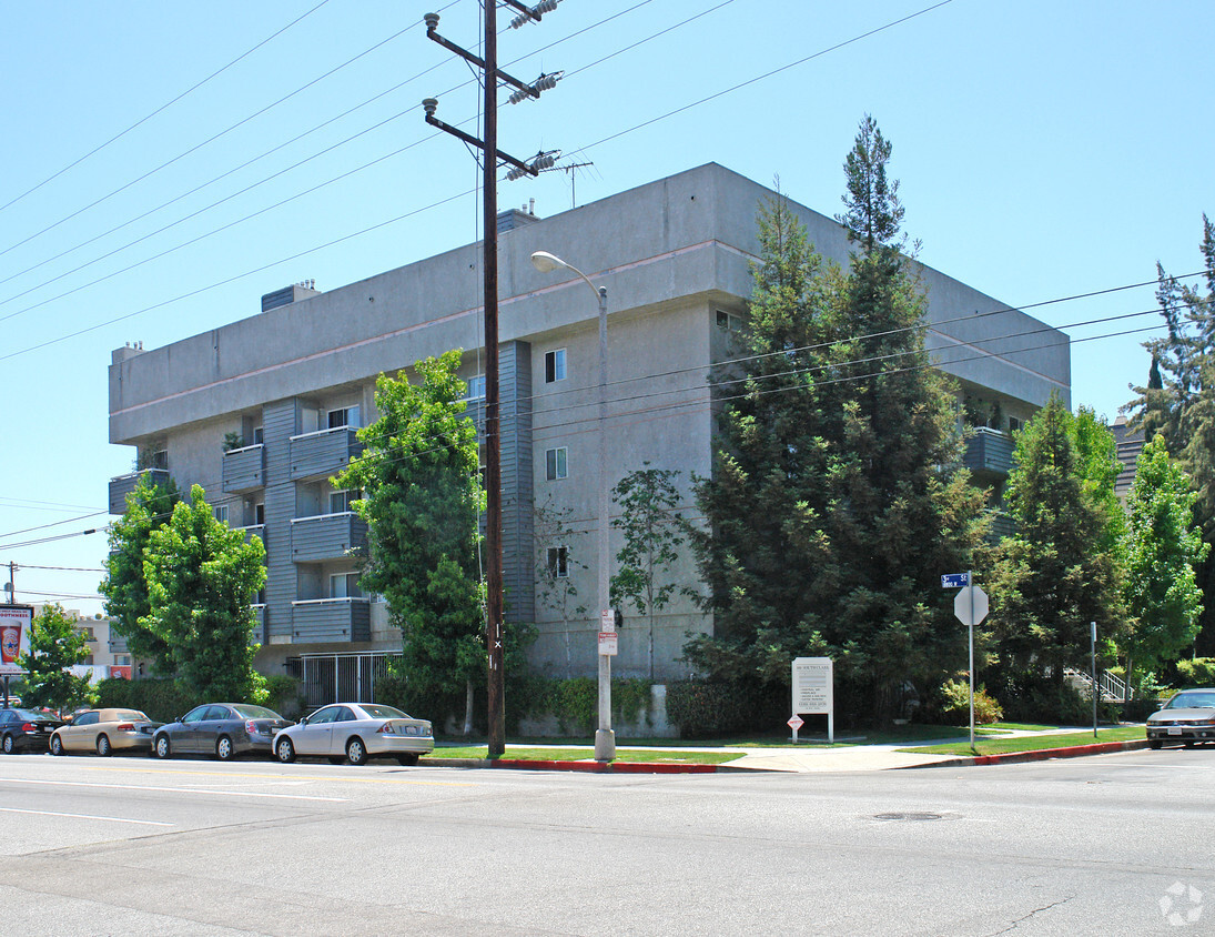 Primary Photo - Clark Apartments