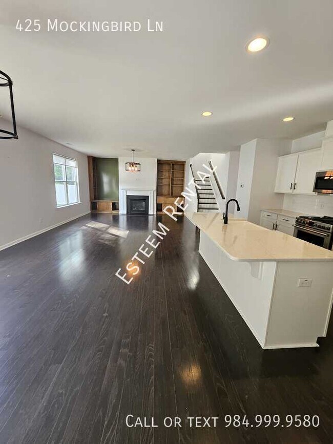 Foto del edificio - 425 Mockingbird Ln