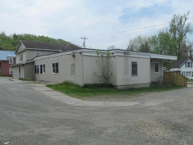 Building Photo - 215 Glen Rd