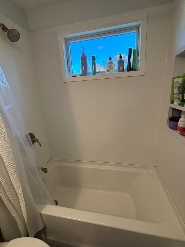 Foto del edificio - 5 Meadow Ln