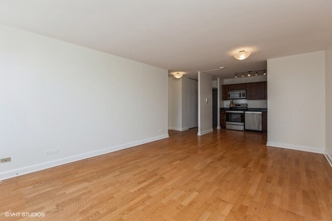 Building Photo - 3930 N Pine Grove Ave