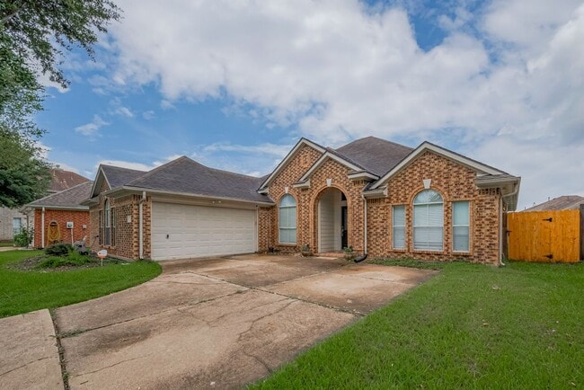 Building Photo - 311 N Esplanade Ln