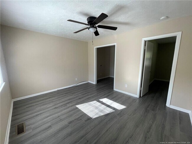 Foto del edificio - 4959 Fieldcrest Dr