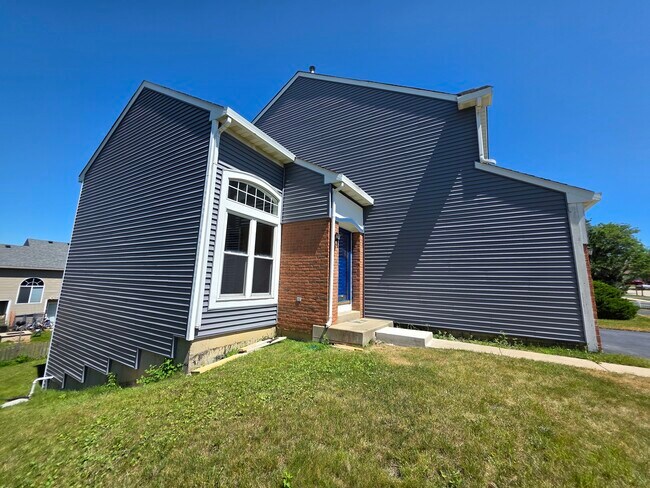 Building Photo - 24 E Honeysuckle Dr