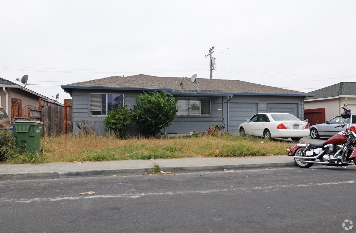 Primary Photo - 4612-4614 Snead Dr